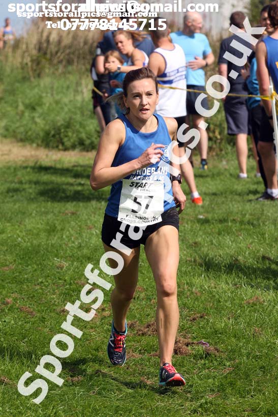 Senior womens relay, Sunderland Harriers Cross Country, Farrington, Sunderland. Photo: David T. Hewitson/Sports for All Pics